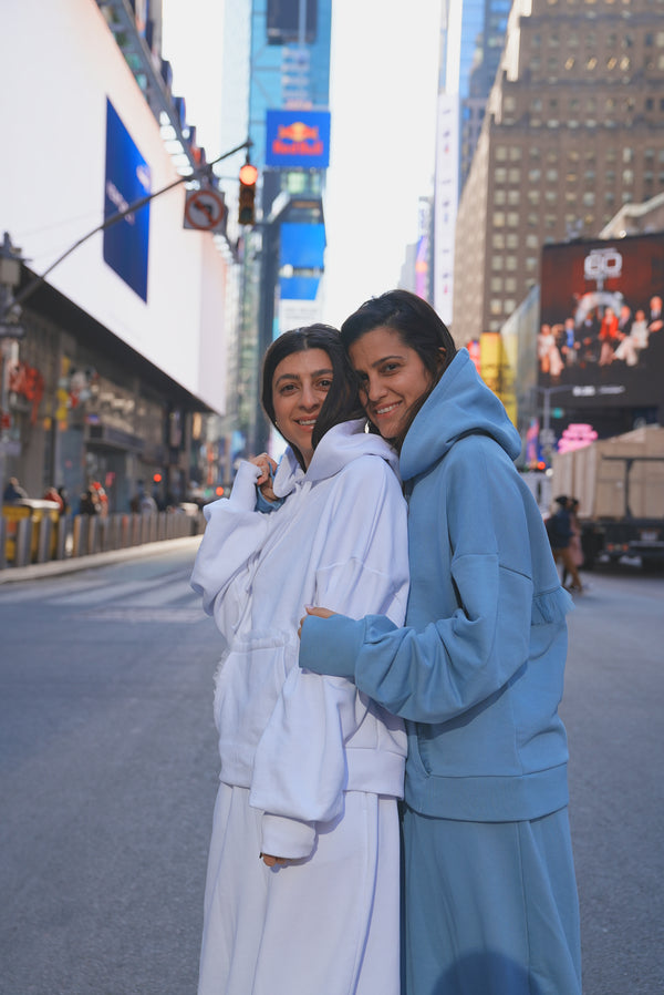 THE VERSATILE HOODIE LIGHT BLUE