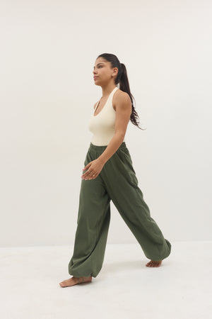 THE EVERYDAY PANTS OLIVE