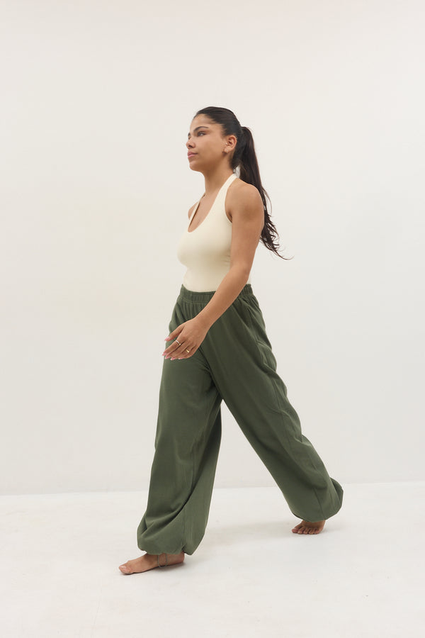 THE EVERYDAY PANTS OLIVE