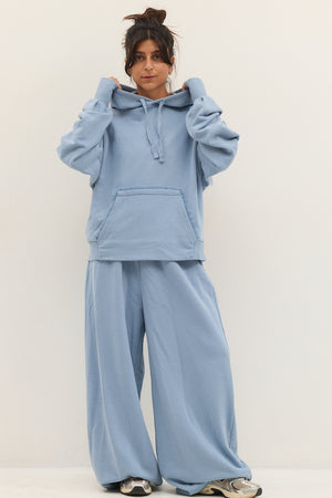 THE VERSATILE HOODIE LIGHT BLUE