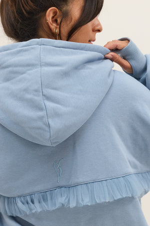 THE VERSATILE HOODIE LIGHT BLUE