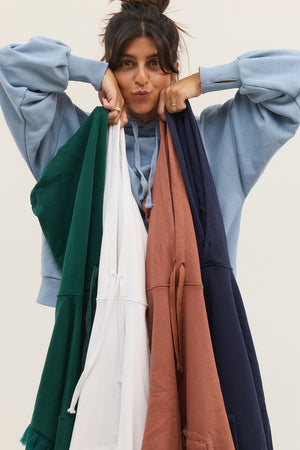 THE VERSATILE HOODIE HAMRA