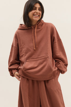 THE VERSATILE HOODIE HAMRA