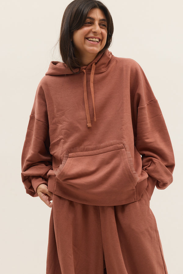 THE VERSATILE HOODIE HAMRA