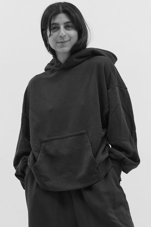 THE VERSATILE HOODIE BLACK