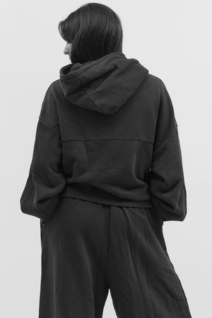 THE VERSATILE HOODIE BLACK